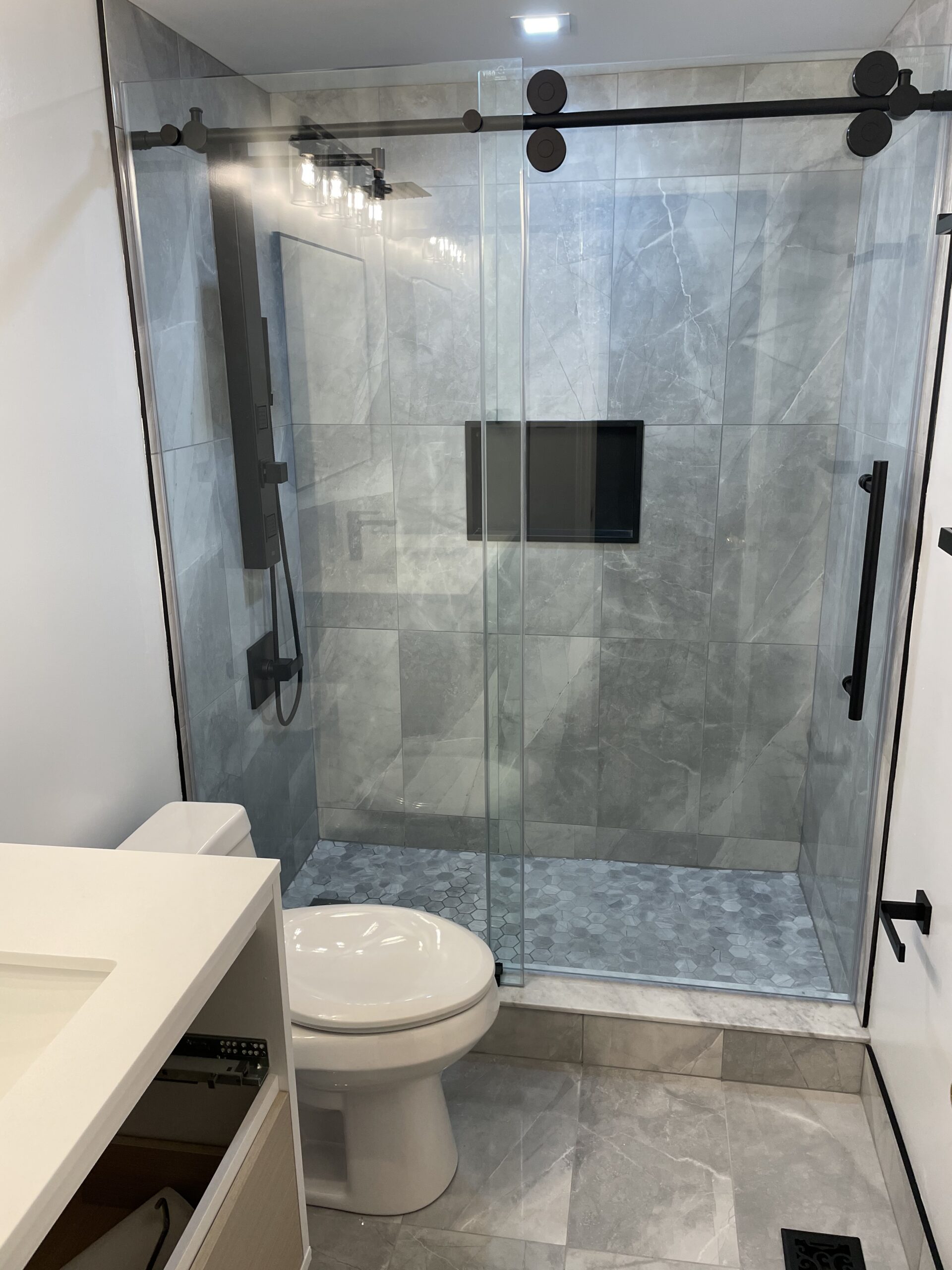 Rosedale Marble En-Suite Retreat